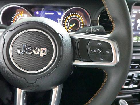 Used 2023 Jeep Gladiator Overland AWD/4WD image 15