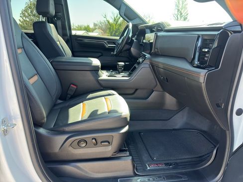 Used 2025 GMC Sierra 1500 AT4 w/ AT4 Premium Package AWD/4WD image 18