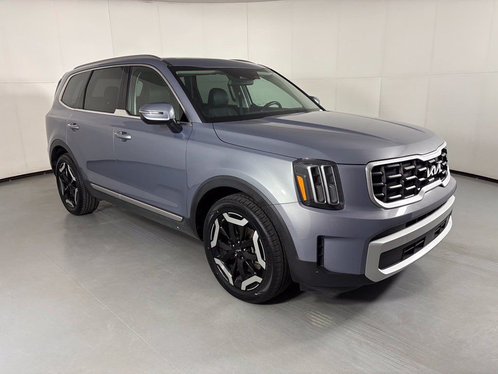 Used 2025 Kia Telluride S FWD image 2