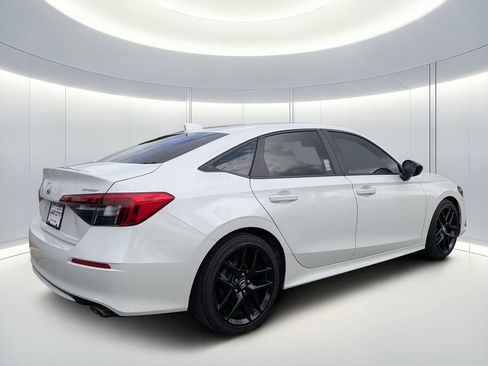 Used 2024 Honda Civic Sport image 4