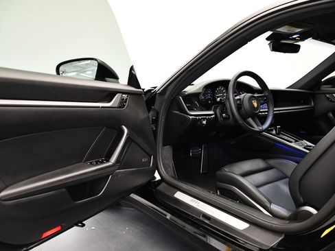 Used 2021 Porsche 911 Carrera image 37