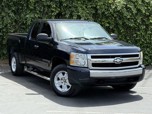 Used 2007 Chevrolet Silverado 1500 LT w/ Suspension Package, Off-Road" AWD/4WD image 1