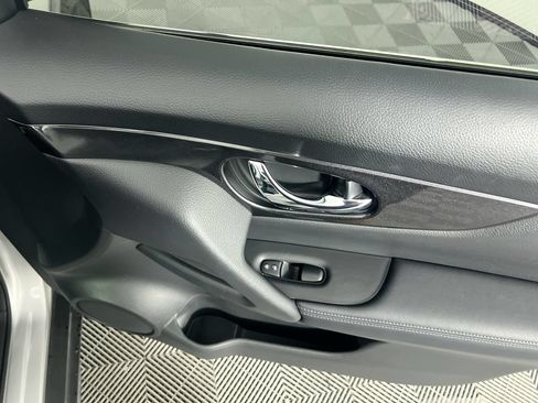 Used 2018 Nissan Rogue SV FWD image 25