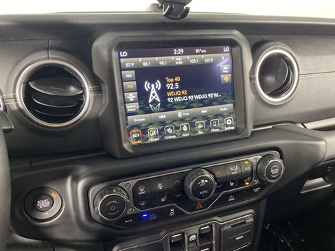 Used 2023 Jeep Wrangler Unlimited Sahara w/ Cold Weather Group AWD/4WD image 30