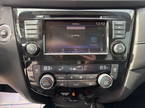 Used 2018 Nissan Rogue SV image 29