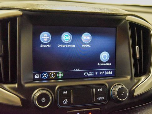 Used 2024 GMC Terrain SLT image 21