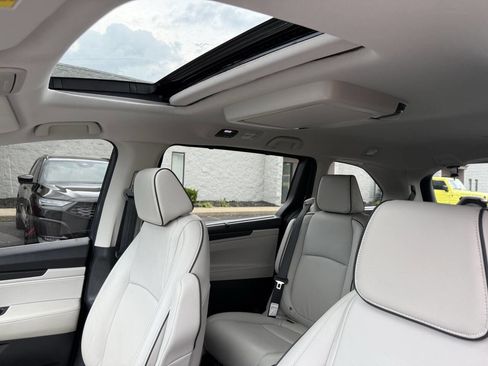 Used 2025 Honda Odyssey Touring image 17
