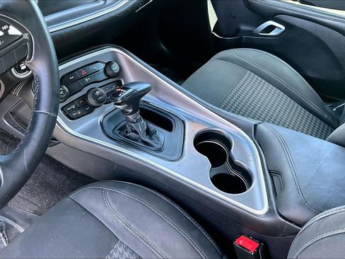 Used 2016 Dodge Challenger SXT RWD image 13
