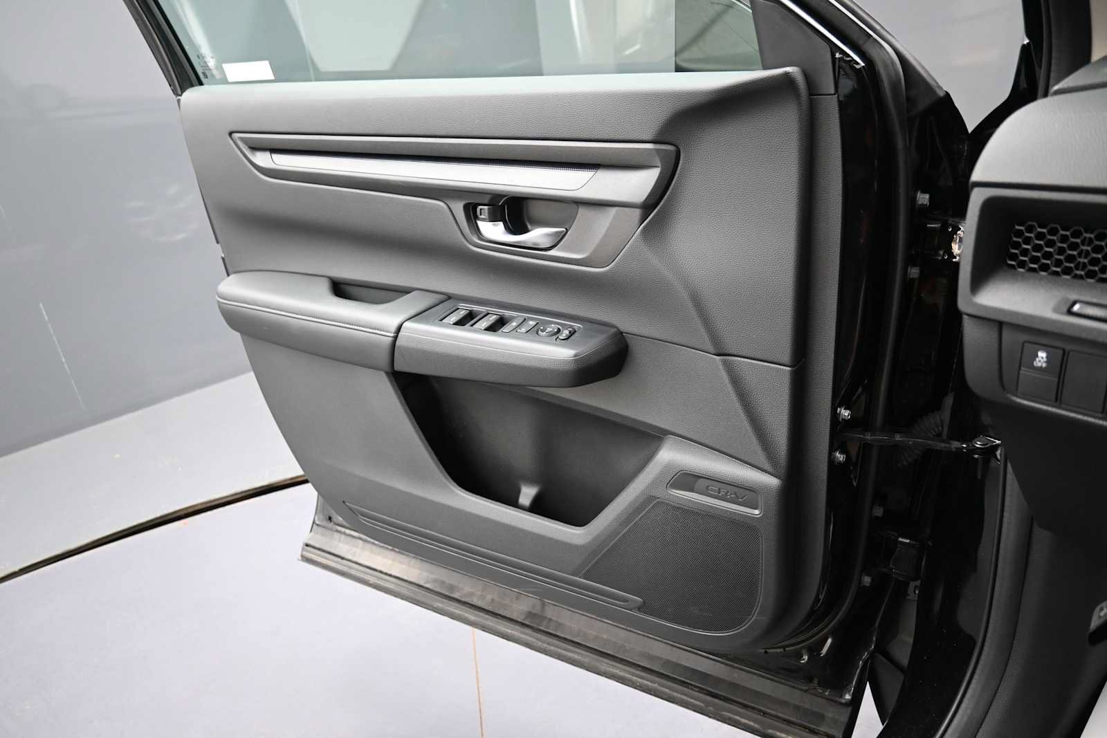 Used 2024 Honda CR-V LX image 11