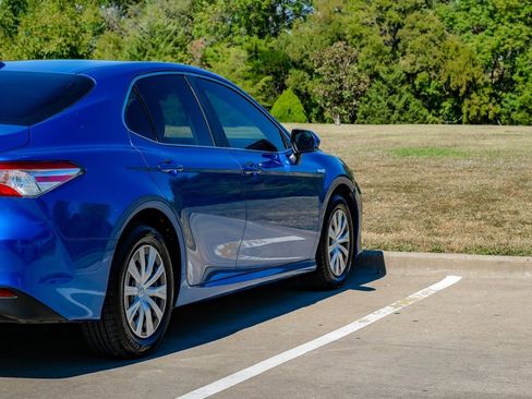 Used 2020 Toyota Camry LE image 12