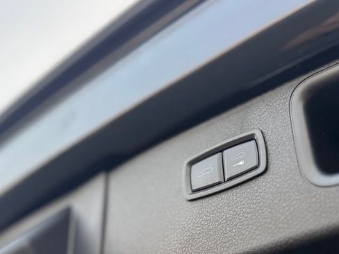 Certified 2022 Porsche Macan S AWD/4WD image 37
