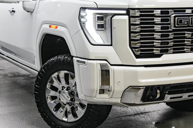 Used 2024 GMC Sierra 2500 Denali Ultimate AWD/4WD image 3