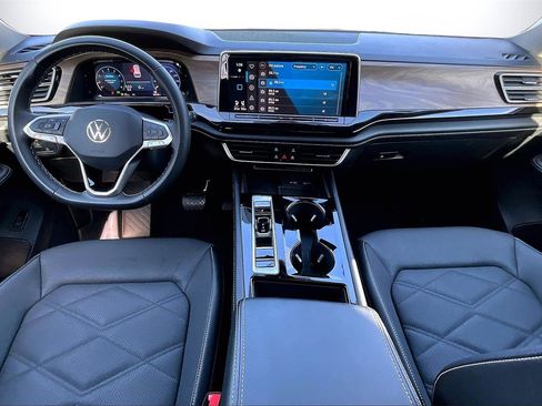 Used 2024 Volkswagen Atlas SE image 14