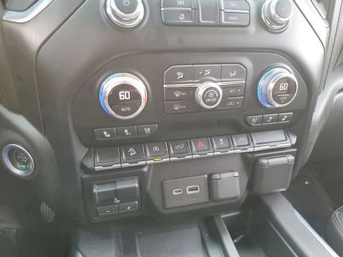 Used 2021 GMC Sierra 1500 AT4 w/ AT4 Preferred Package AWD/4WD image 14