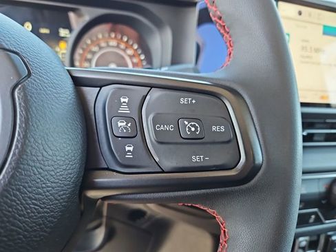 Used 2025 Jeep Wrangler Unlimited Rubicon image 24