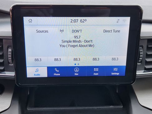 Used 2020 Ford Explorer XLT w/ Equipment Group 202A image 11