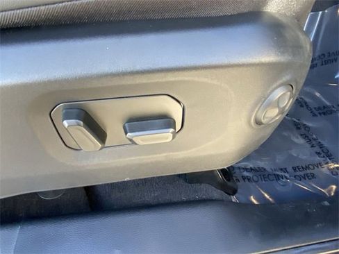 Used 2025 Jeep Gladiator Rubicon w/ Convenience Group image 12