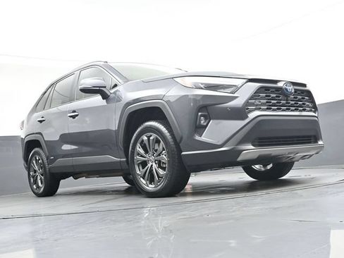 Used 2022 Toyota RAV4 Limited AWD/4WD image 28