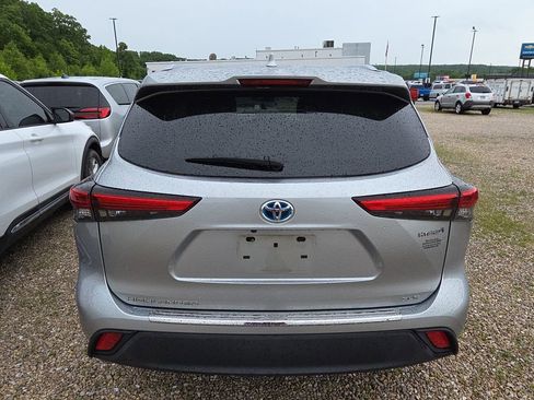 Used 2021 Toyota Highlander XLE AWD/4WD image 5