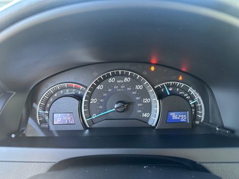 Used 2014 Toyota Camry XLE image 13