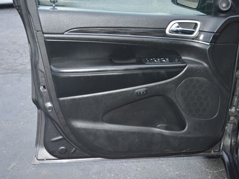 Used 2020 Jeep Grand Cherokee Limited w/ Luxury Group II image 13