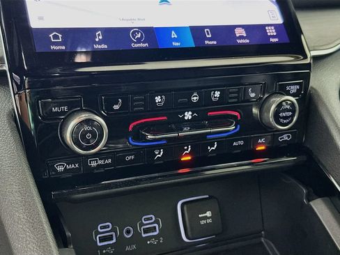 Certified 2023 Jeep Grand Cherokee Overland w/ Luxury Tech Group IV AWD/4WD image 26