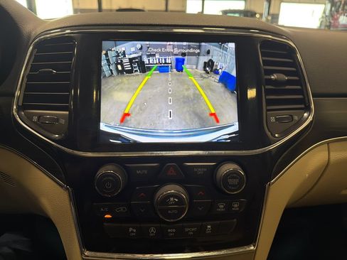 Used 2020 Jeep Grand Cherokee Limited AWD/4WD image 11
