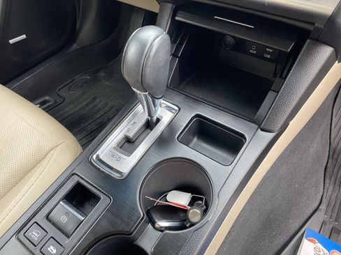 Used 2017 Subaru Outback 2.5i Limited image 16