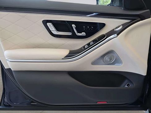 Used 2023 Mercedes-Benz S 580 4MATIC Sedan image 12