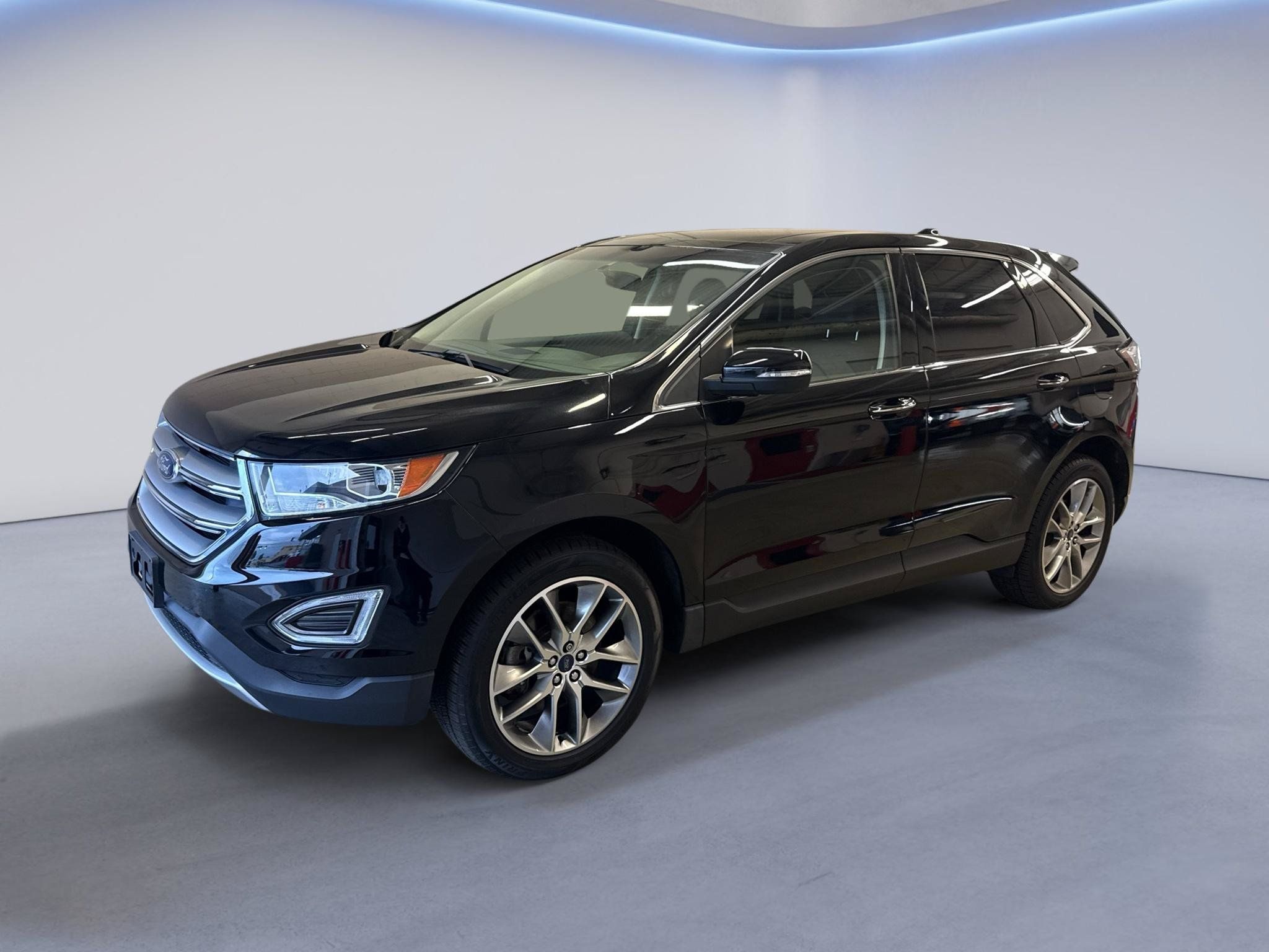 Used 2018 Ford Edge Titanium w/ Equipment Group 301A AWD/4WD image 3