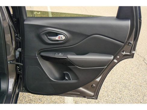 Used 2023 Jeep Cherokee Altitude Lux w/ Lux Elite Package image 20