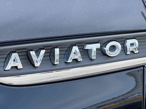 Used 2022 Lincoln Aviator Reserve w/ Equipment Group 201A AWD/4WD image 2