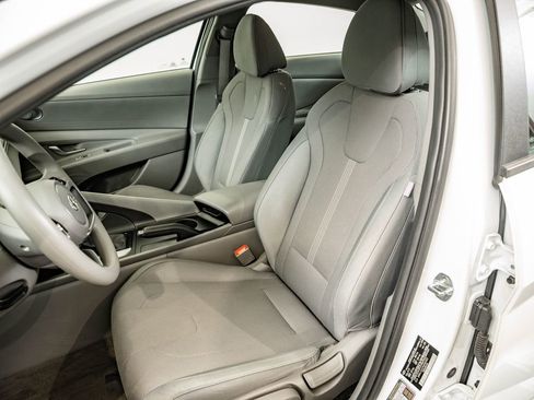 Used 2021 Hyundai Elantra SE FWD image 21
