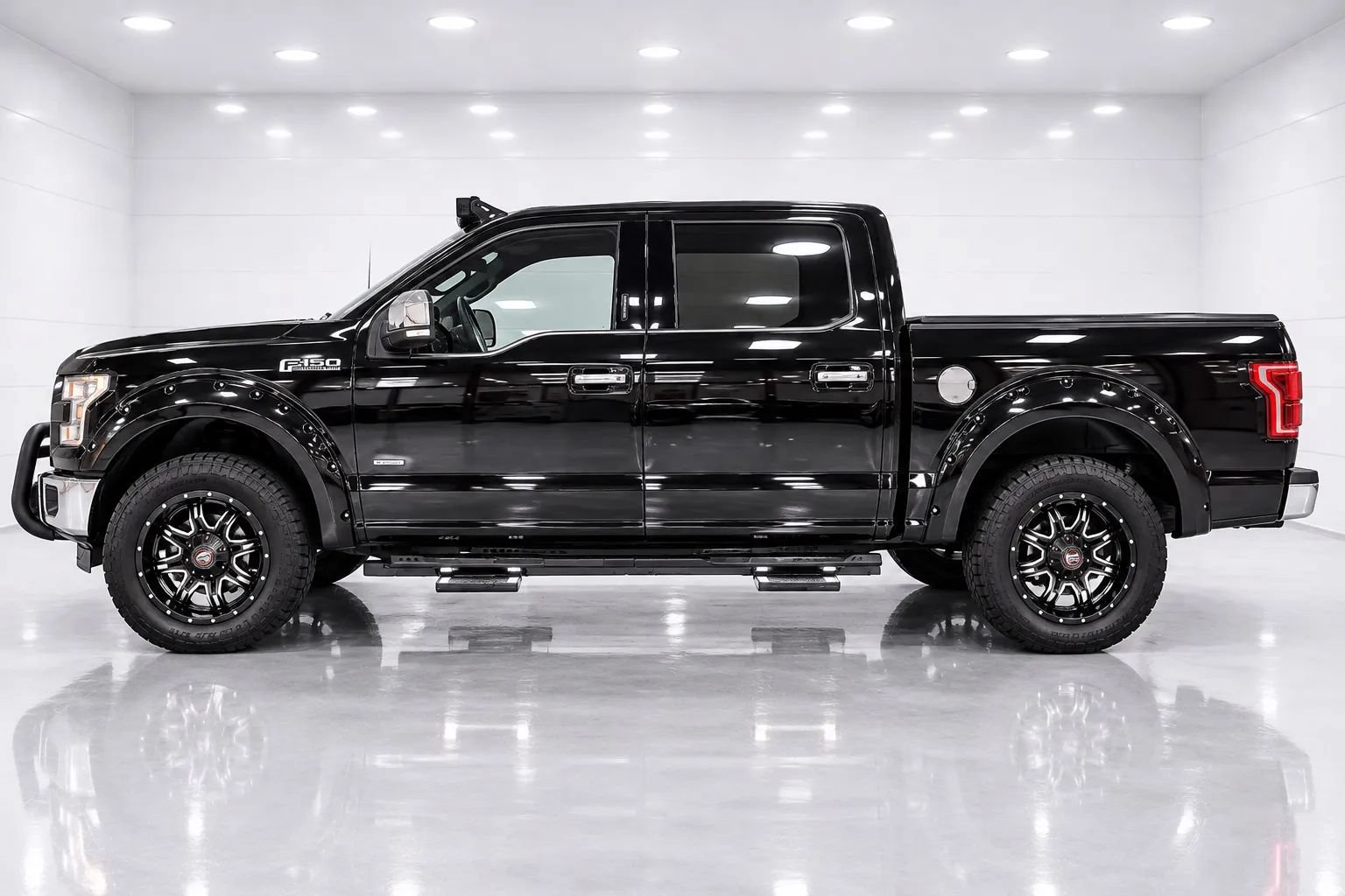 Used 2015 Ford F150 Lariat w/ Equipment Group 502A Luxury AWD/4WD image 2