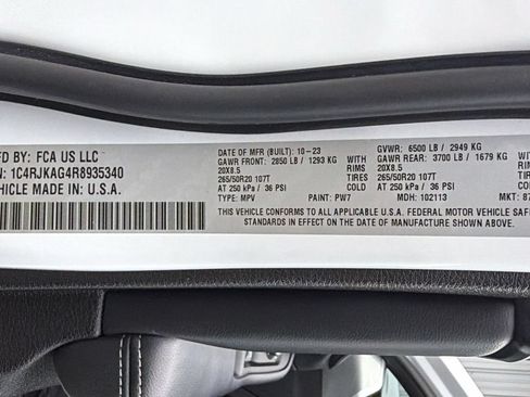Used 2024 Jeep Grand Cherokee L Altitude AWD/4WD image 37