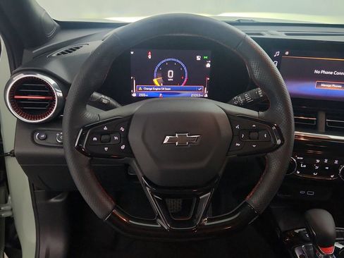 Used 2024 Chevrolet Trax RS w/ Sunroof Package FWD image 19