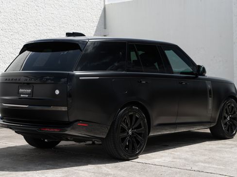 Used 2025 Land Rover Range Rover SV image 9
