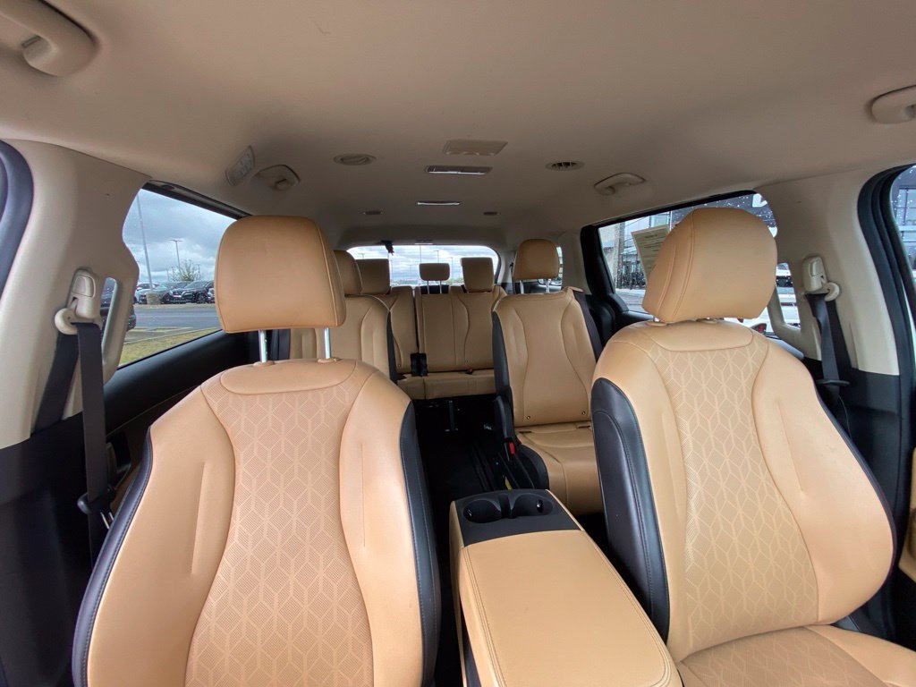 Certified 2024 Kia Carnival LX FWD image 30
