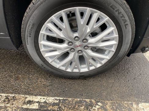 Used 2025 GMC Acadia Elevation w/ Elevation Premium Package image 9