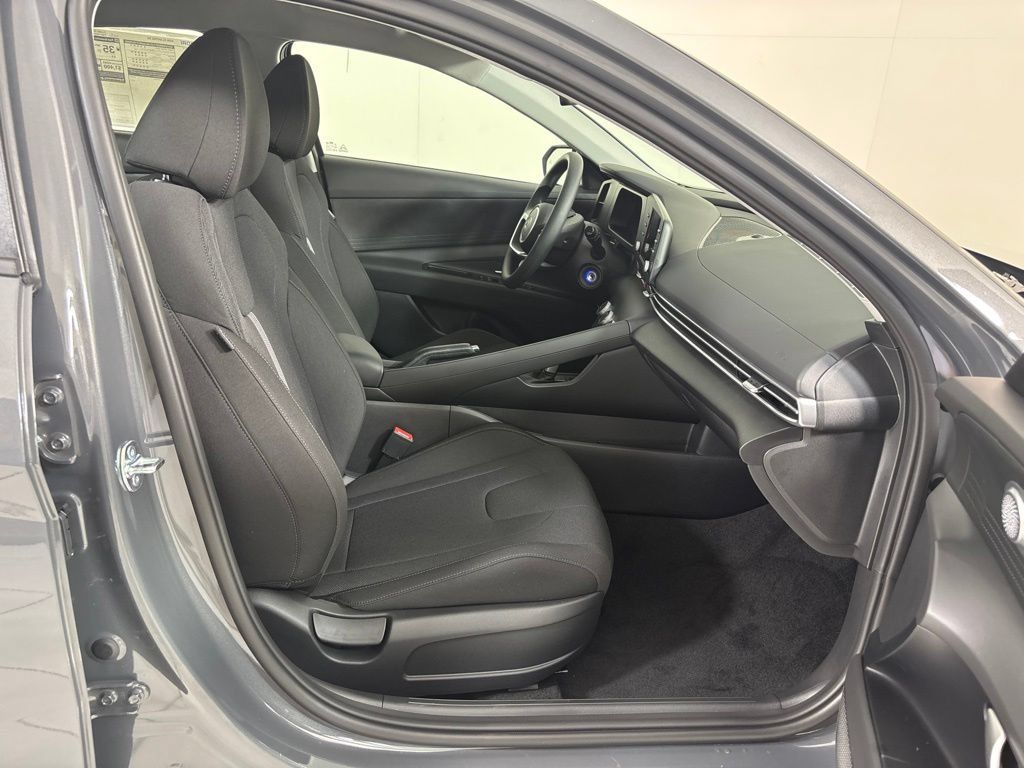 New 2026 Hyundai Elantra SE FWD image 12