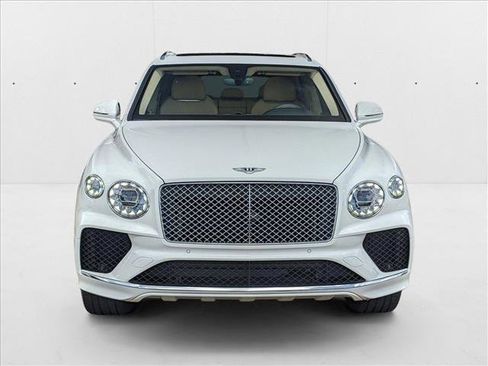 Used 2023 Bentley Bentayga image 2