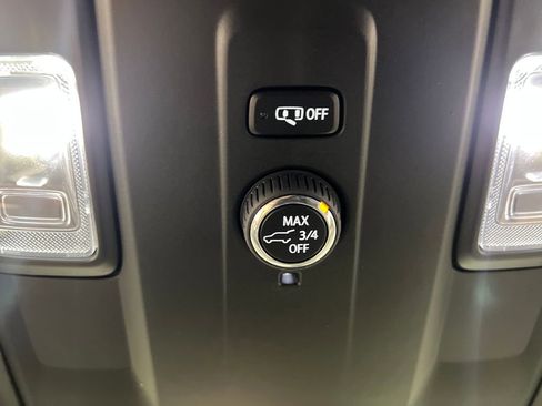 Used 2025 Chevrolet Suburban Z71 AWD/4WD image 64