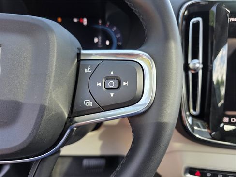 Used 2024 Volvo XC40 B5 Plus image 22