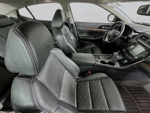 Used 2018 Nissan Maxima Platinum image 28