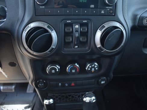 Used 2013 Jeep Wrangler Unlimited Sport image 17