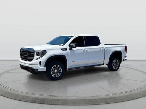 Used 2024 GMC Sierra 1500 AT4 w/ Technology Package AWD/4WD image 4