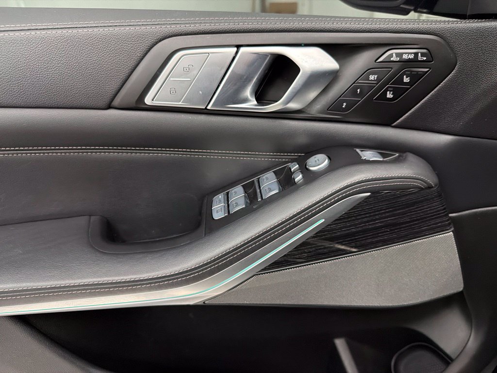 Used 2022 BMW X7 M50i AWD/4WD image 22