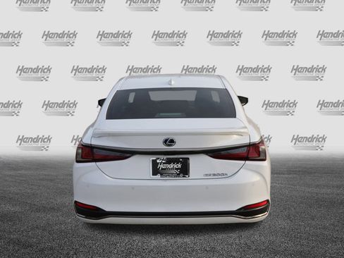 Certified 2022 Lexus ES 300h F Sport image 8