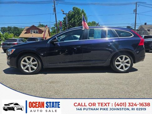 Used 2016 Volvo V60 T5 Premier w/ Convenience Package FWD image 2