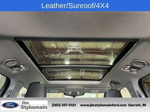 Used 2023 Ford Explorer XLT AWD/4WD image 3